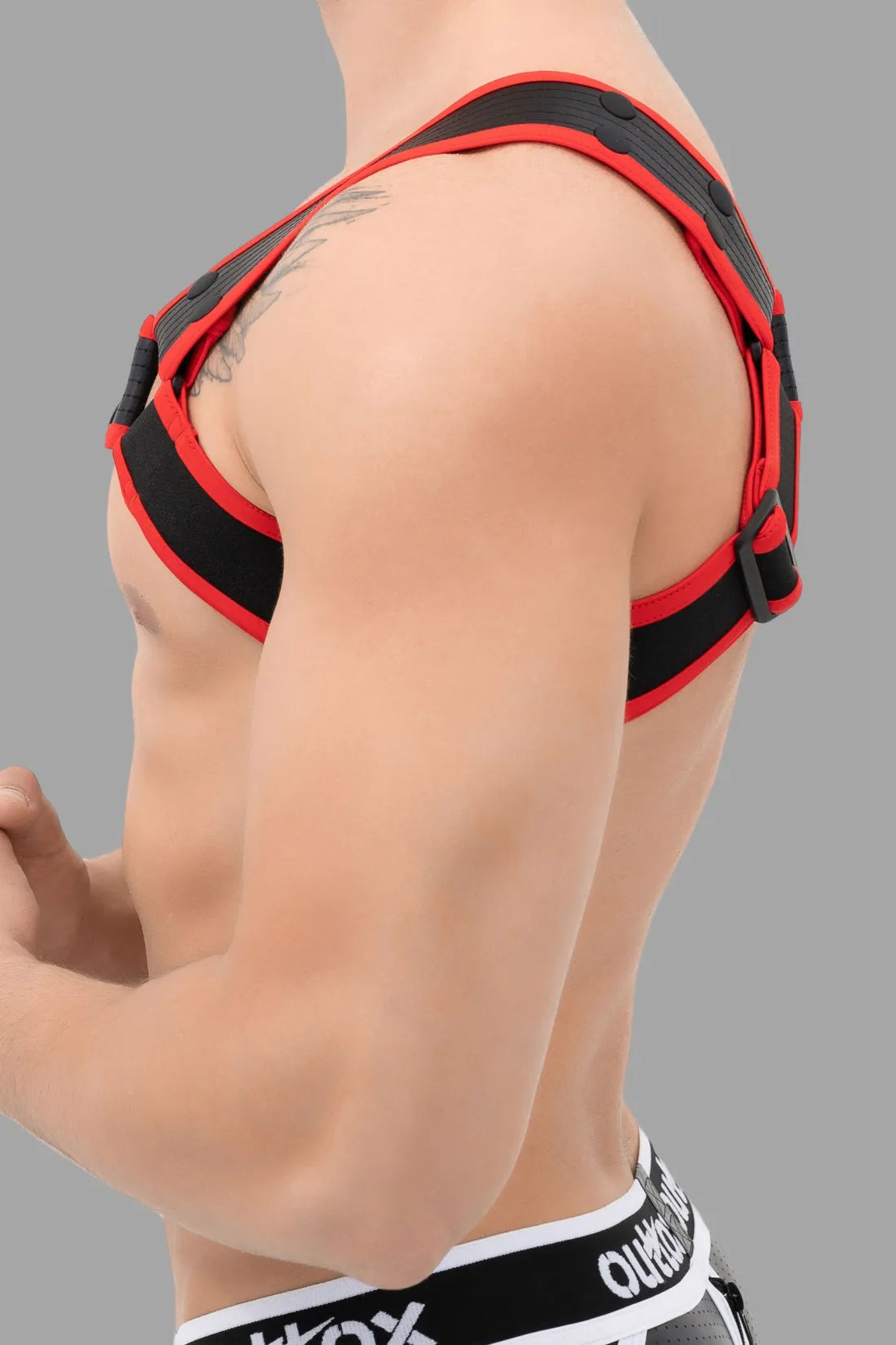 Outtox. Bulldog Harness with Snaps. Black & Red