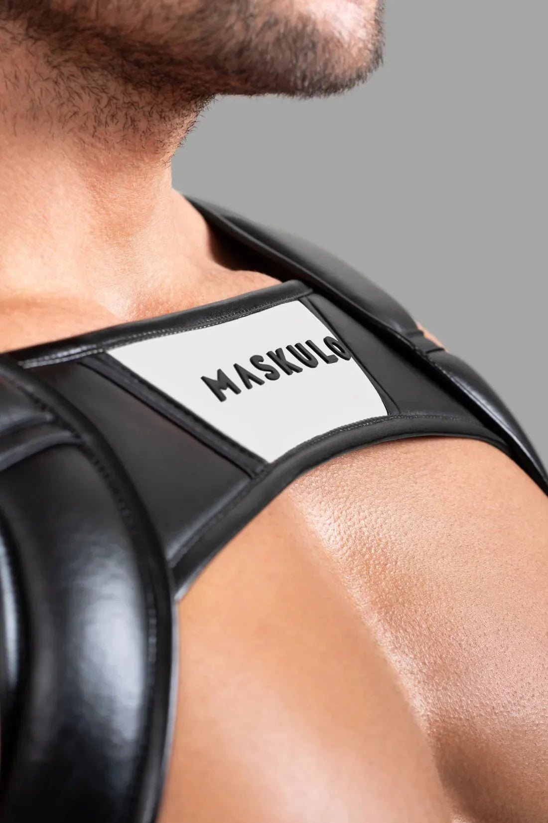 Bulldog Harness with 3D Logo. Black and White - MHR117 - Y5 - Maskulo US NY FL