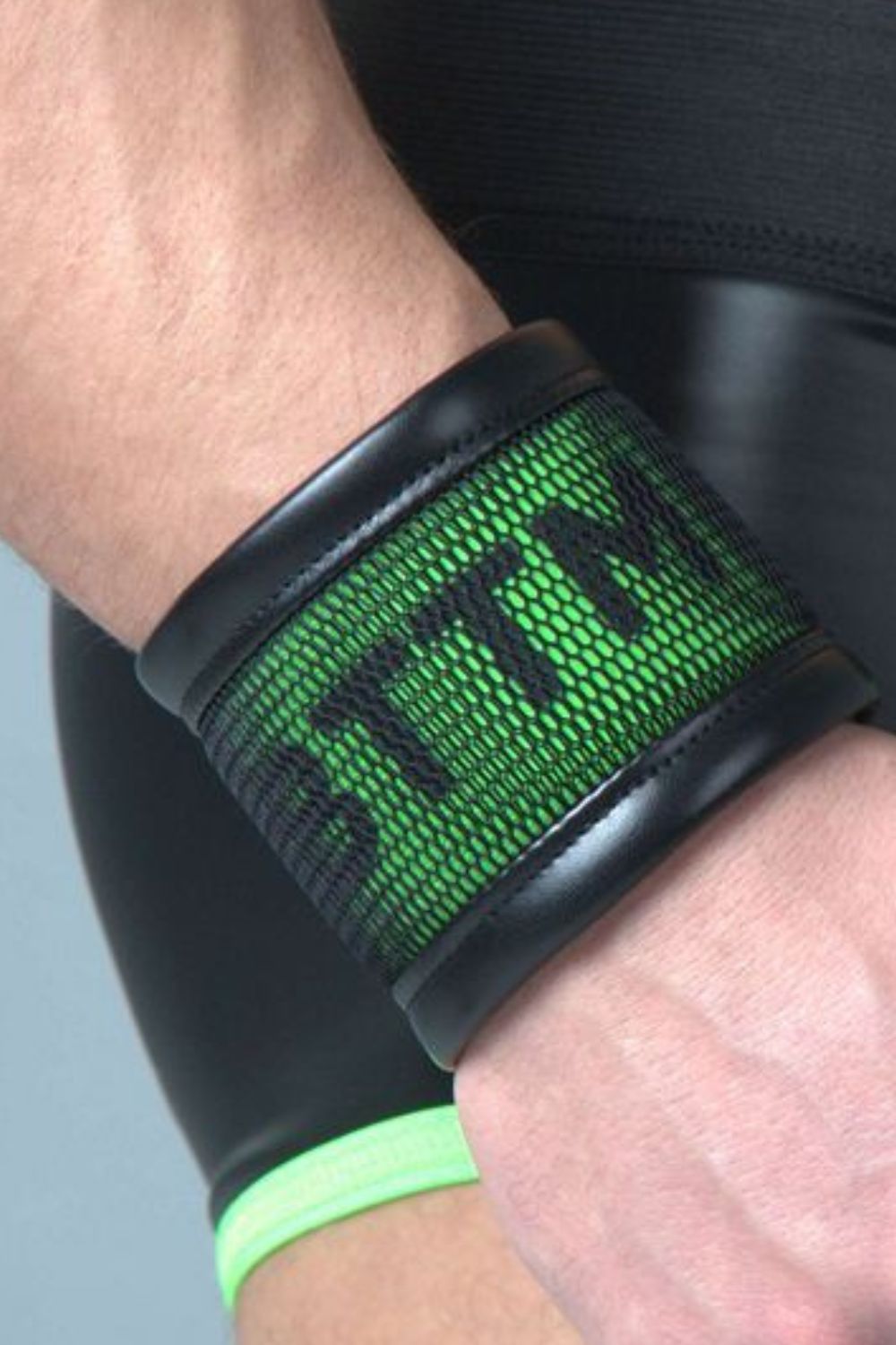 Youngero BTTM Green Neon. Role Wristband - MAC182-Y1 - Maskulo US NY FL